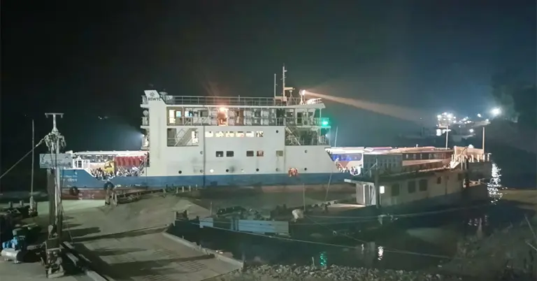 পাটুরিয়া-দৌলতদিয়ায় ফেরি চলাচল বন্ধ